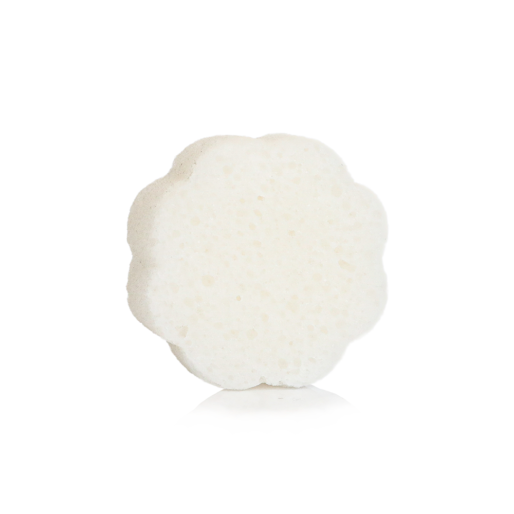 Unwrapped white flower-shaped Daisy Spongette